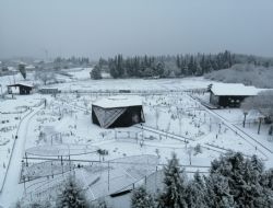 �Ku� Oteli� Hersek Lag�n� beyaza b�r�nd�